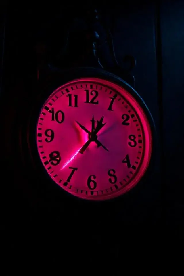 暗号七点 电影海报 · 天鹅视频暗夜片库
